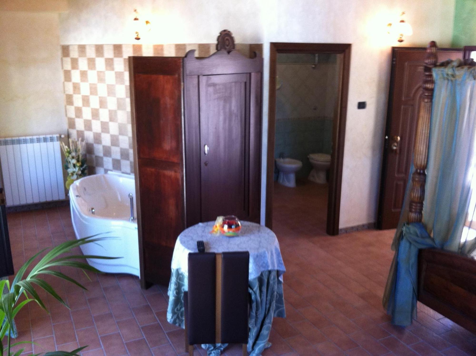 Hotel Il Feudo Dei Pierleoni Челано Номер фото