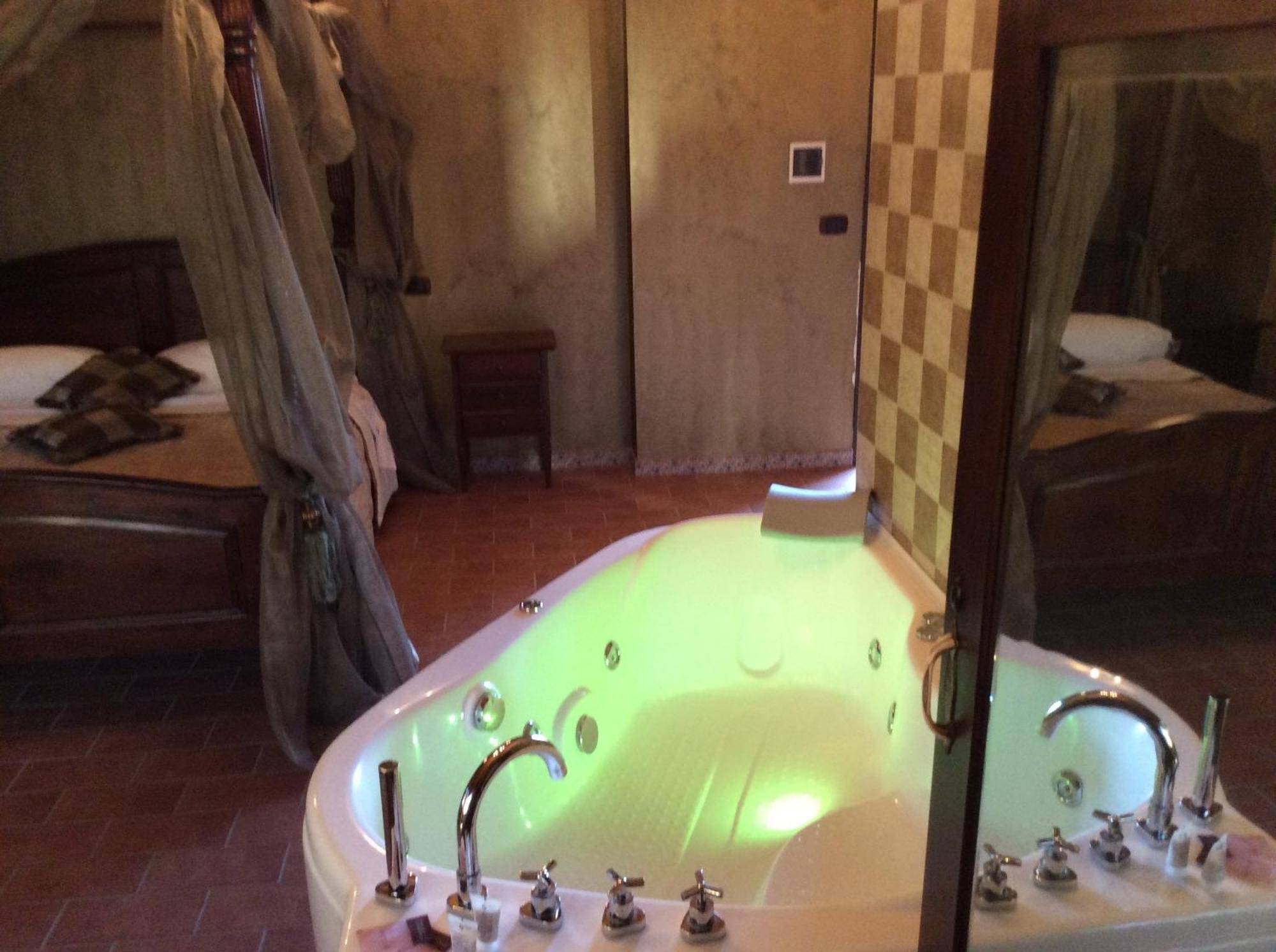 Hotel Il Feudo Dei Pierleoni Челано Номер фото