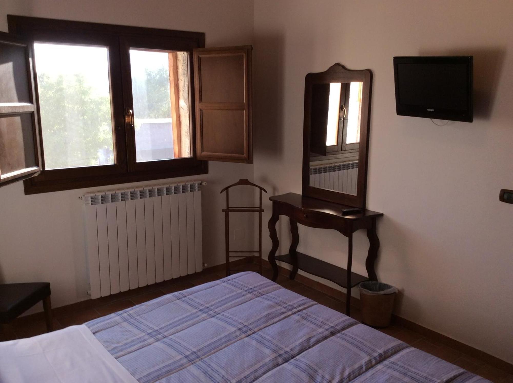 Hotel Il Feudo Dei Pierleoni Челано Номер фото