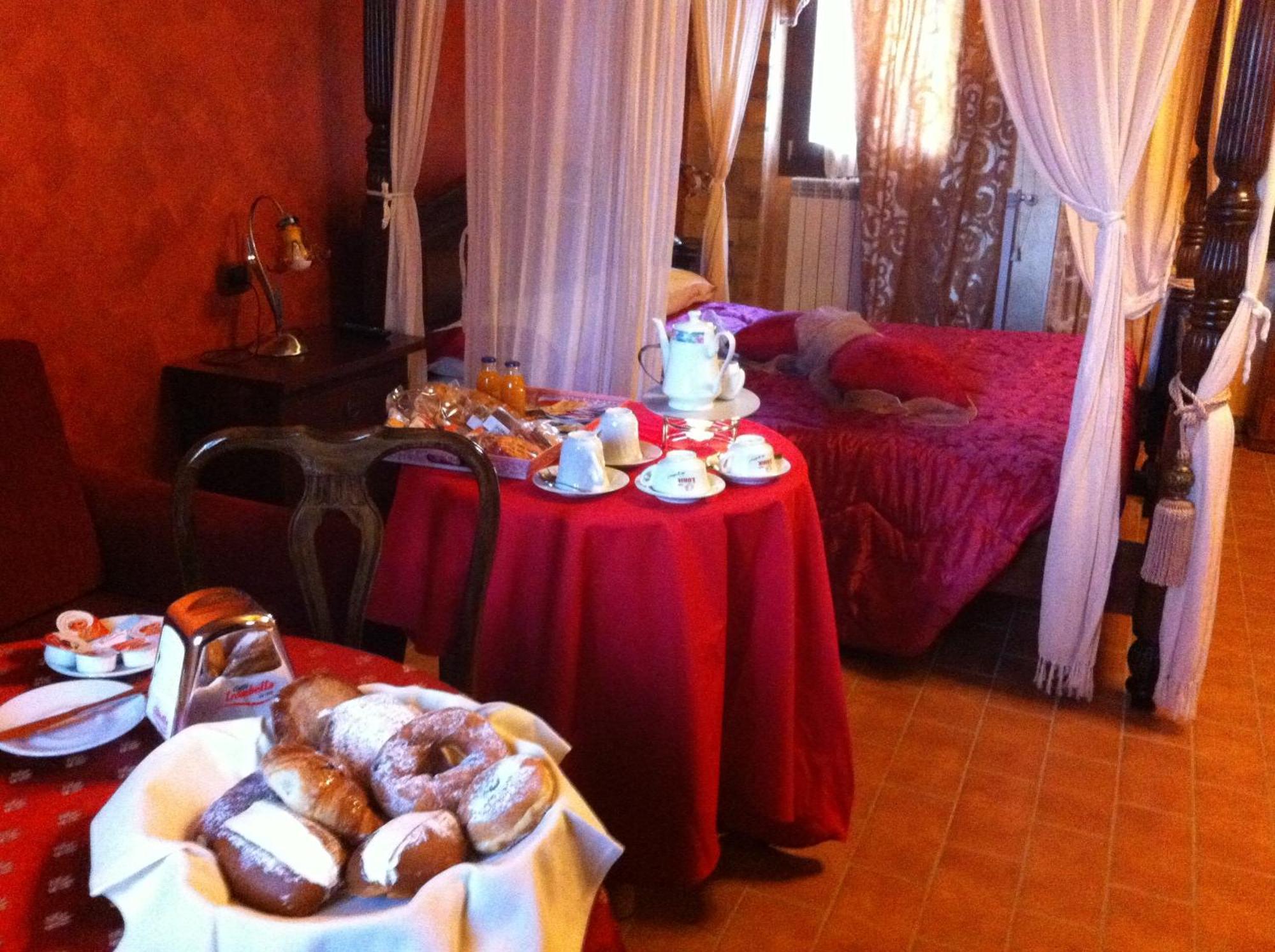 Hotel Il Feudo Dei Pierleoni Челано Номер фото